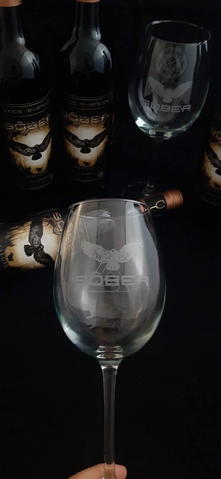 Copas de vino blanco personalizadas para regalos en España